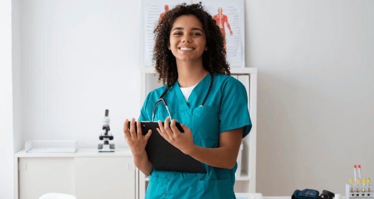 Profissão Enfermeiro: O Que Faz, Quanto Ganha e Como Atuar